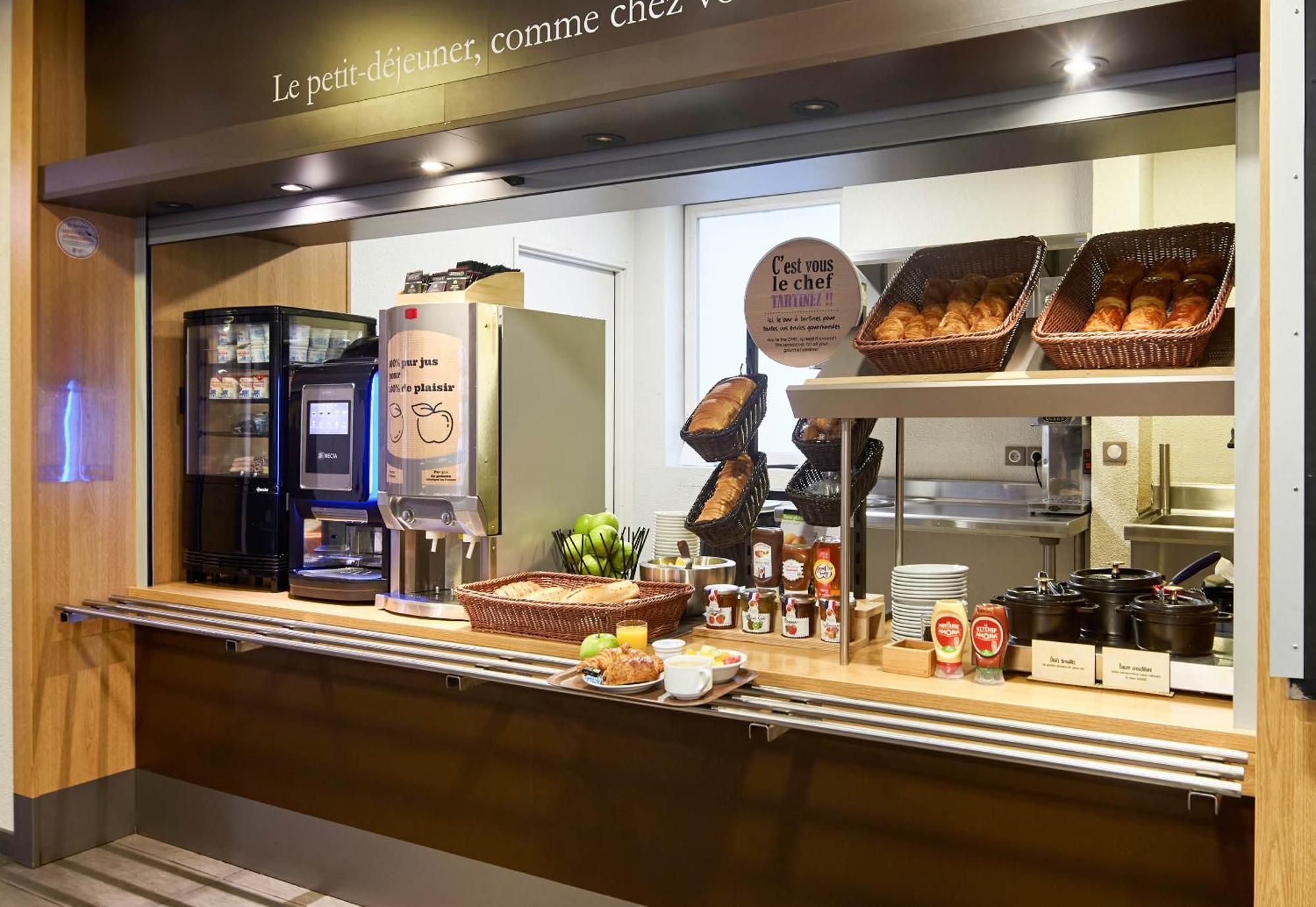 B&B Hotel Paris Le Bourget Esterno foto